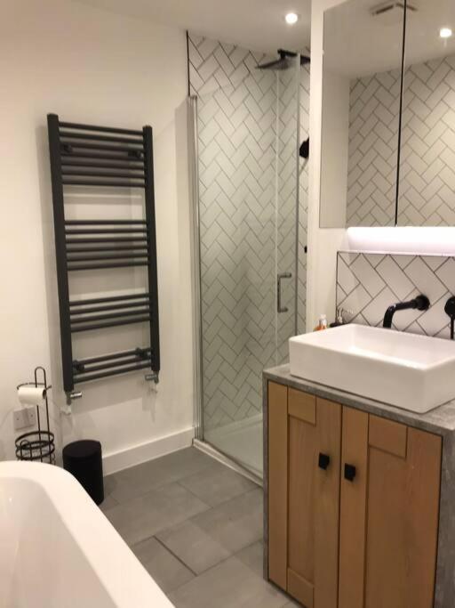 New Town House With *Free Allocated Parking* Appartement Hove Buitenkant foto