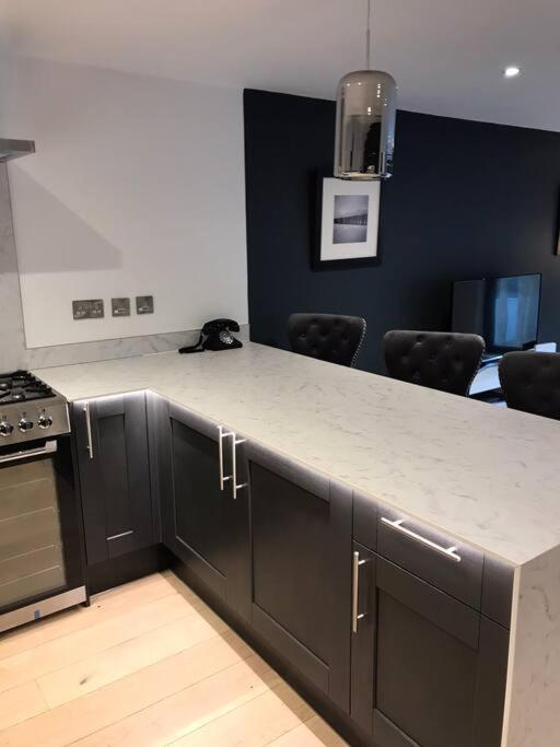 New Town House With *Free Allocated Parking* Appartement Hove Buitenkant foto