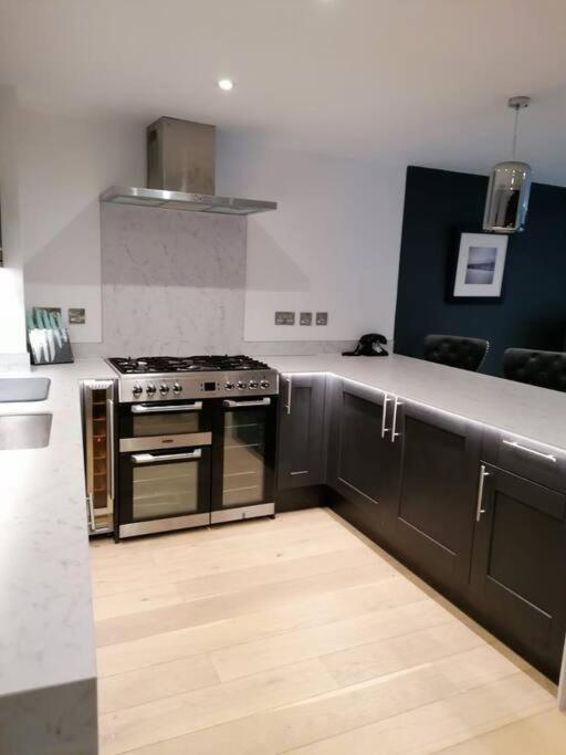 New Town House With *Free Allocated Parking* Appartement Hove Buitenkant foto